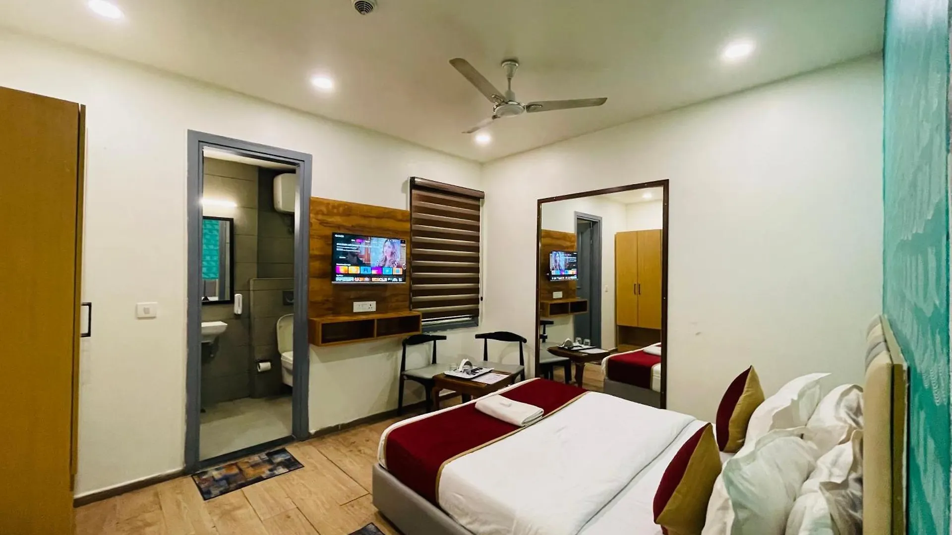 ***  Hotel 7 Star Paschim Vihar Couple Friendly Delhi  India